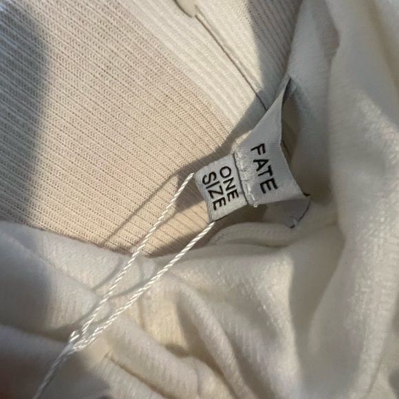 NWT FATE CREAM COWL NECK SWEATER - Size one size B10 - Picture 4 of 4